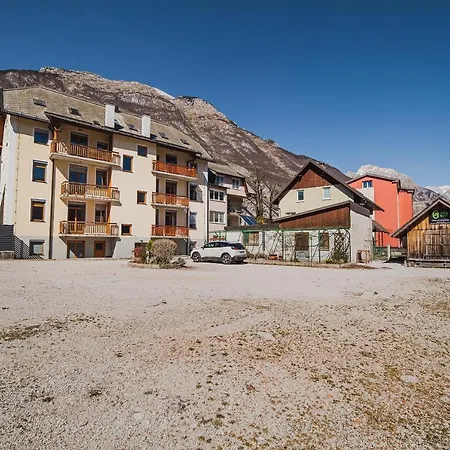 Rombon Klavdij With Free Onsite Parking *