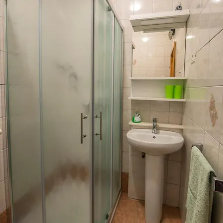 Rombon Klavdij With Free Onsite Parking *