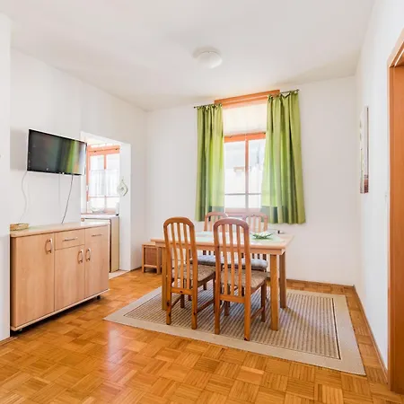 Rombon Klavdij With Free Onsite Parking *