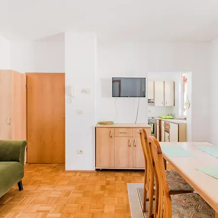 Rombon Klavdij With Free Onsite Parking *