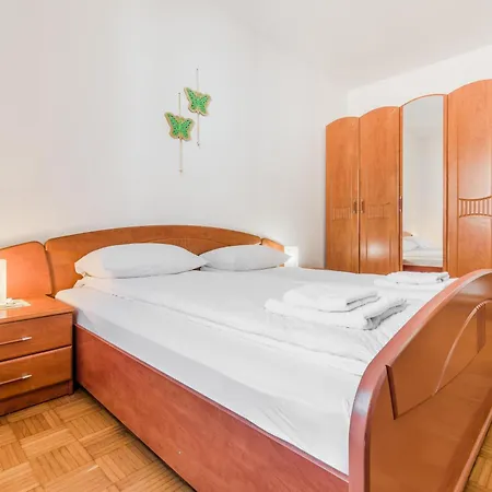 Rombon Klavdij With Free Onsite Parking