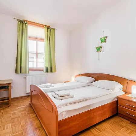 Rombon Klavdij With Free Onsite Parking *