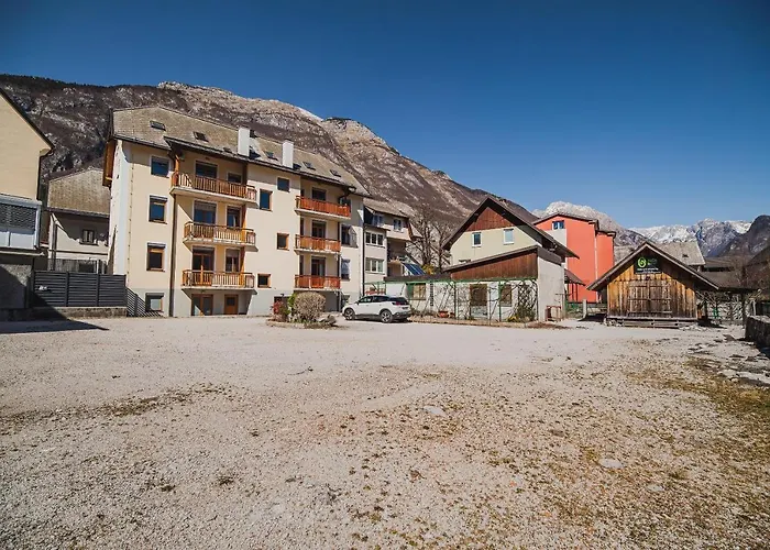 Rombon Klavdij With Free Onsite Parking *